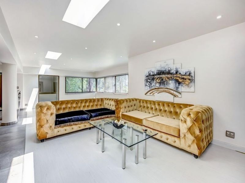 4 Bedroom Penthouse With Helpers Room Available. - Photo 6