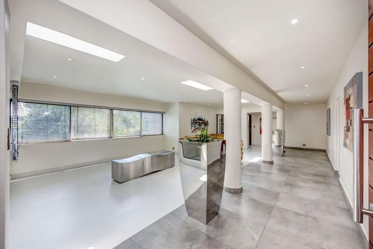 4 Bedroom Penthouse With Helpers Room Available. - Photo 3