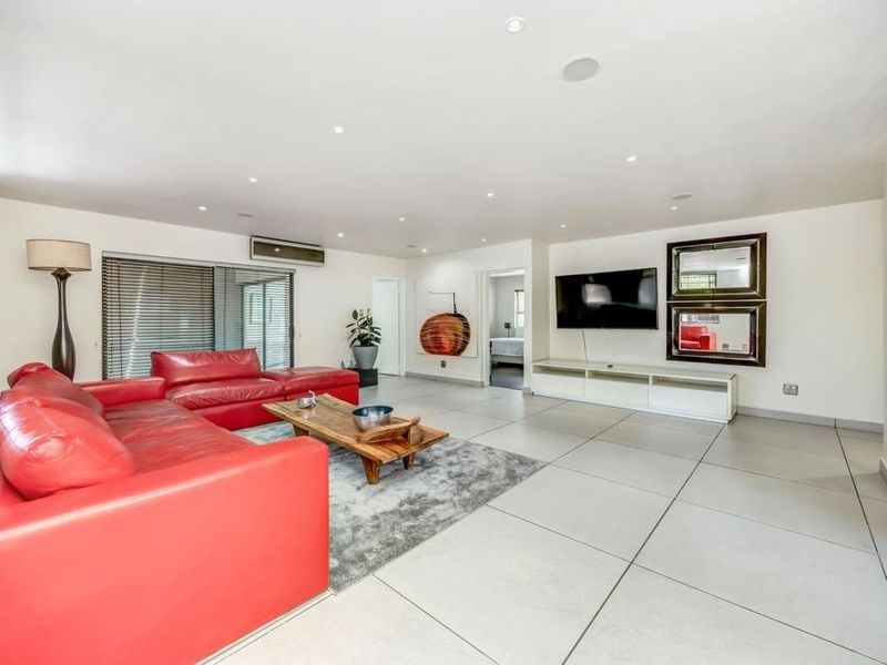 4 Bedroom Penthouse With Helpers Room Available. - Photo 8