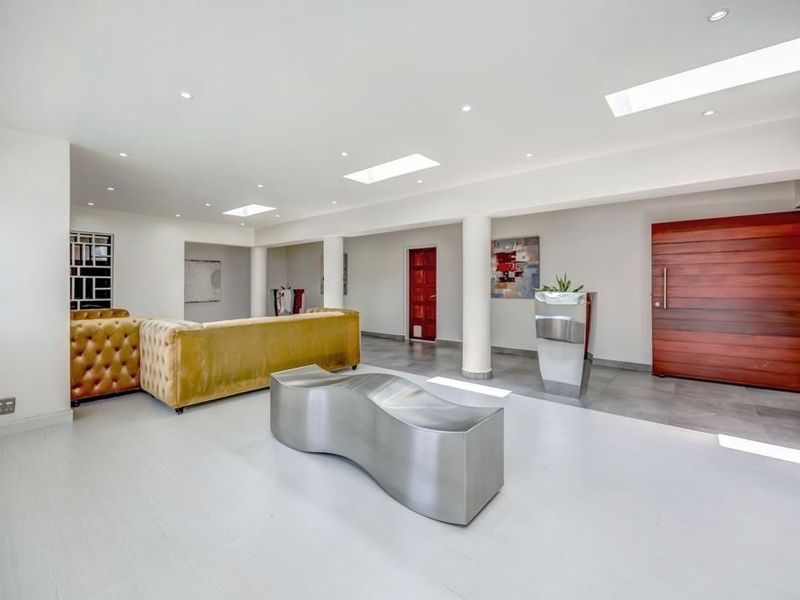 4 Bedroom Penthouse With Helpers Room Available. - Photo 4