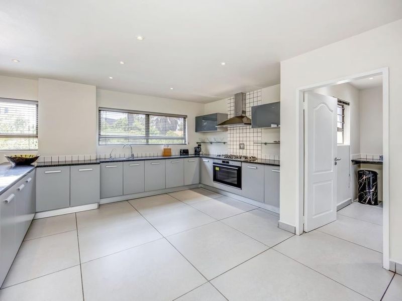 4 Bedroom Penthouse With Helpers Room Available. - Photo 2
