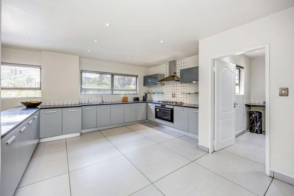 4 Bedroom Penthouse With Helpers Room Available. - Photo 2