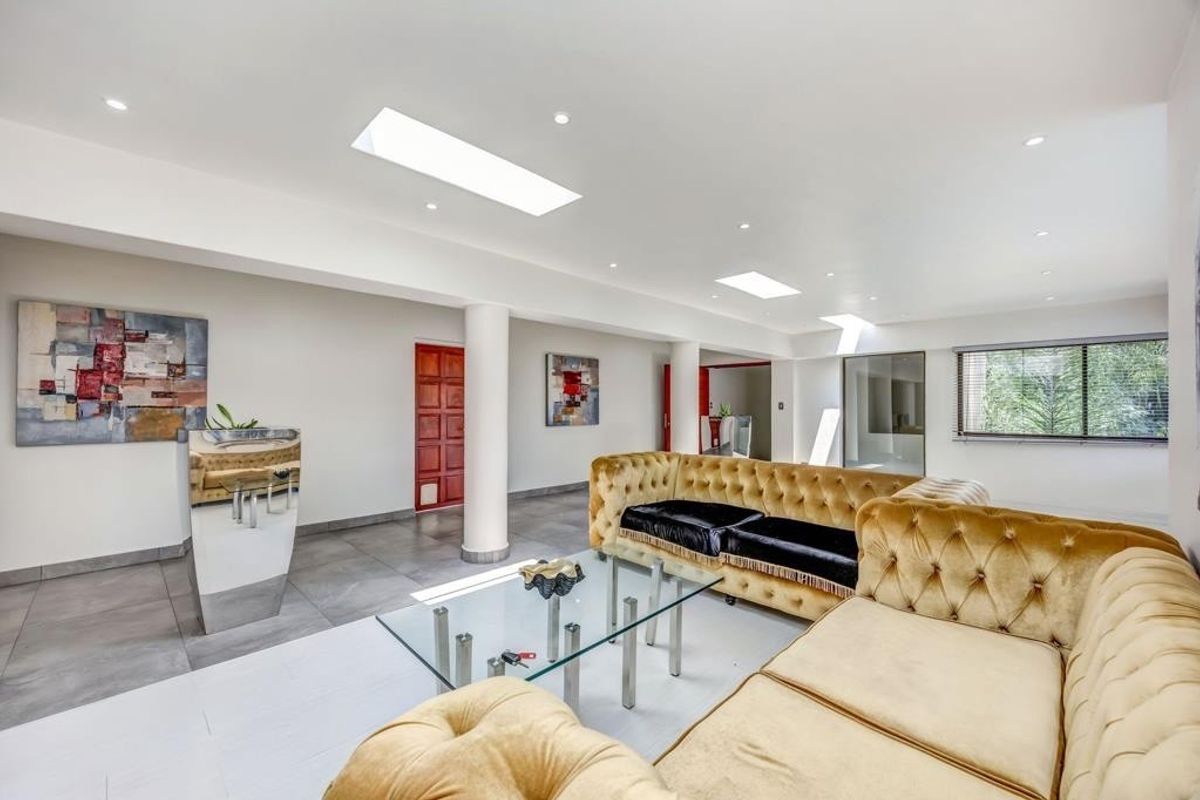 4 Bedroom Penthouse With Helpers Room Available. - Photo 5