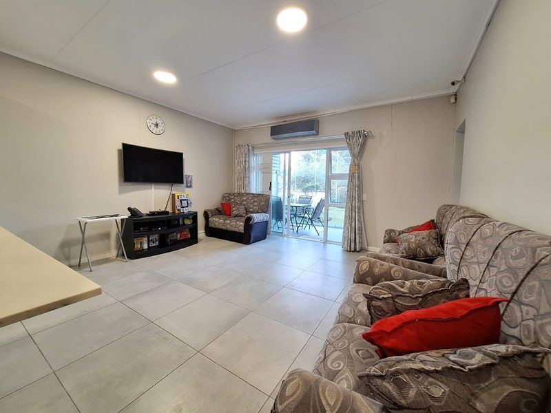 Ground Floor 3Bed 2 Bath Apartment in Manor Estates - Photo 9