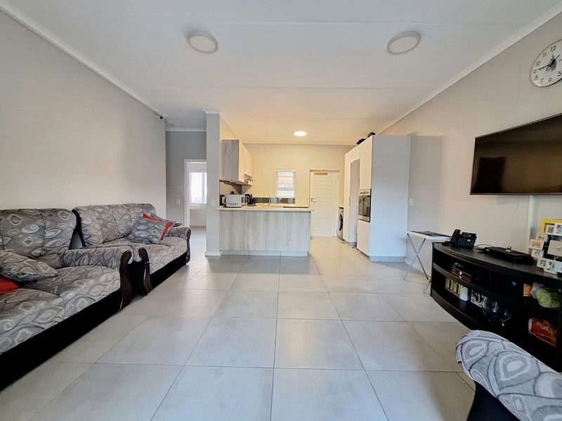 Ground Floor 3Bed 2 Bath Apartment in Manor Estates - Photo 8