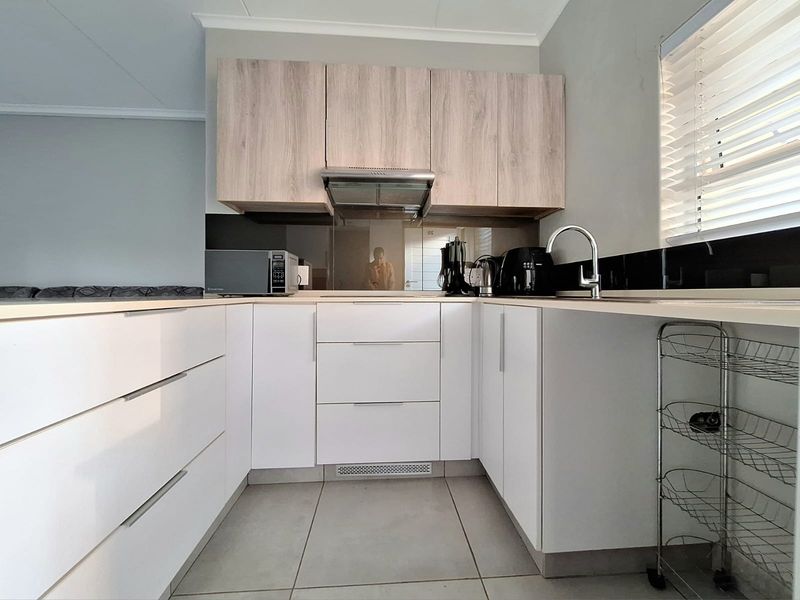 Ground Floor 3Bed 2 Bath Apartment in Manor Estates - Photo 6