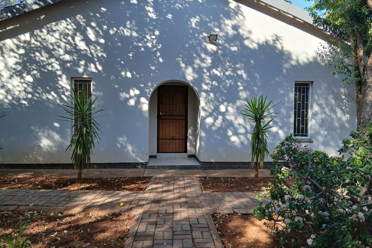 House To Rent in Riviera Park, Mafikeng, North West - Photo 2