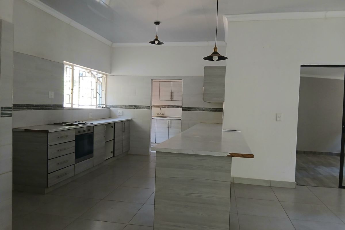 House To Rent in Riviera Park, Mafikeng, North West - Photo 4