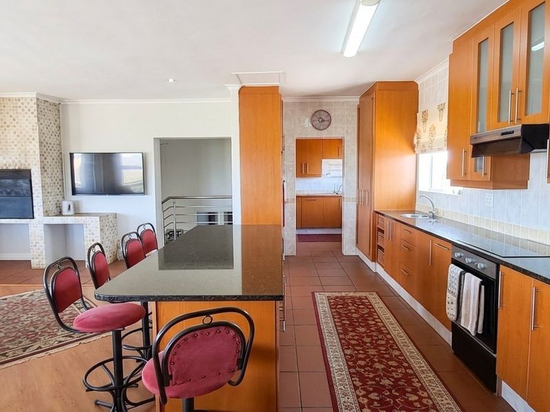 Spectacular Home with Lagoon Views, Golf Course Frontage and Exceptional Entertainment Spaces - Photo 7