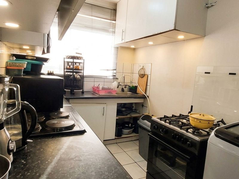 2 Bedroom Apartment for sale in Rosettenville - Photo 2
