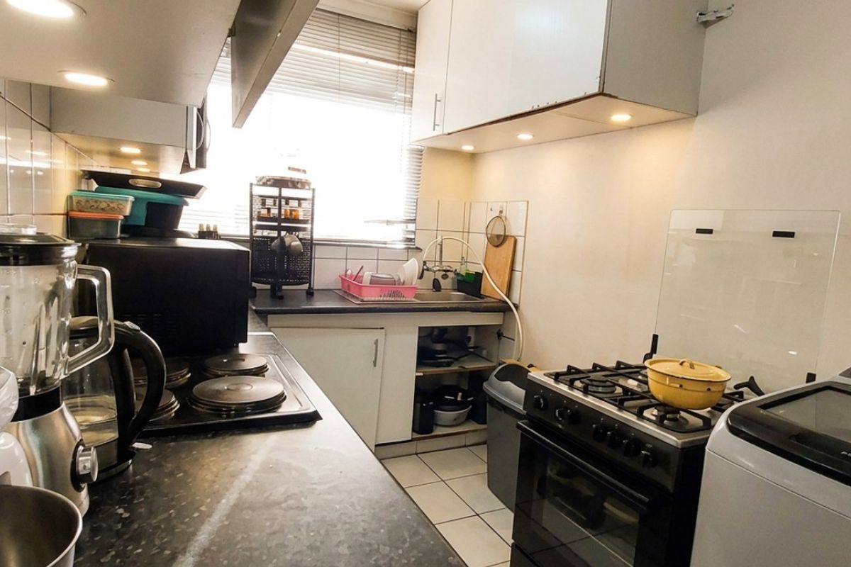 2 Bedroom Apartment for sale in Rosettenville - Photo 2
