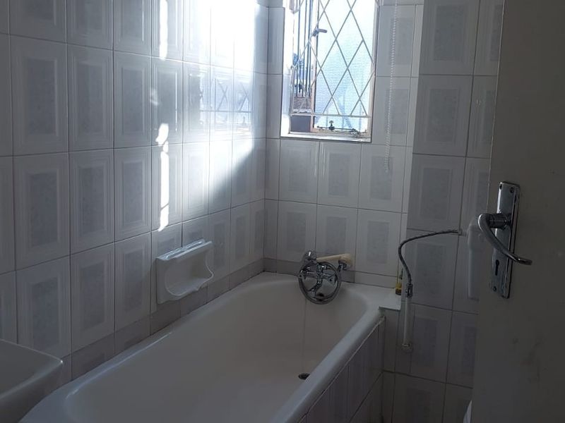 2 Bedroom Apartment for sale in Rosettenville - Photo 9