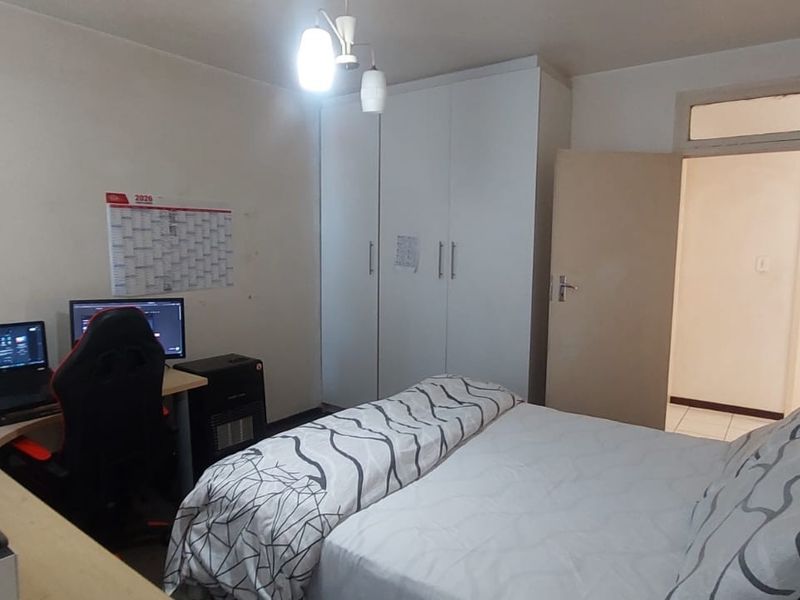 2 Bedroom Apartment for sale in Rosettenville - Photo 6