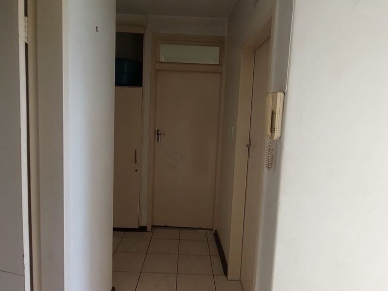2 Bedroom Apartment for sale in Rosettenville - Photo 4