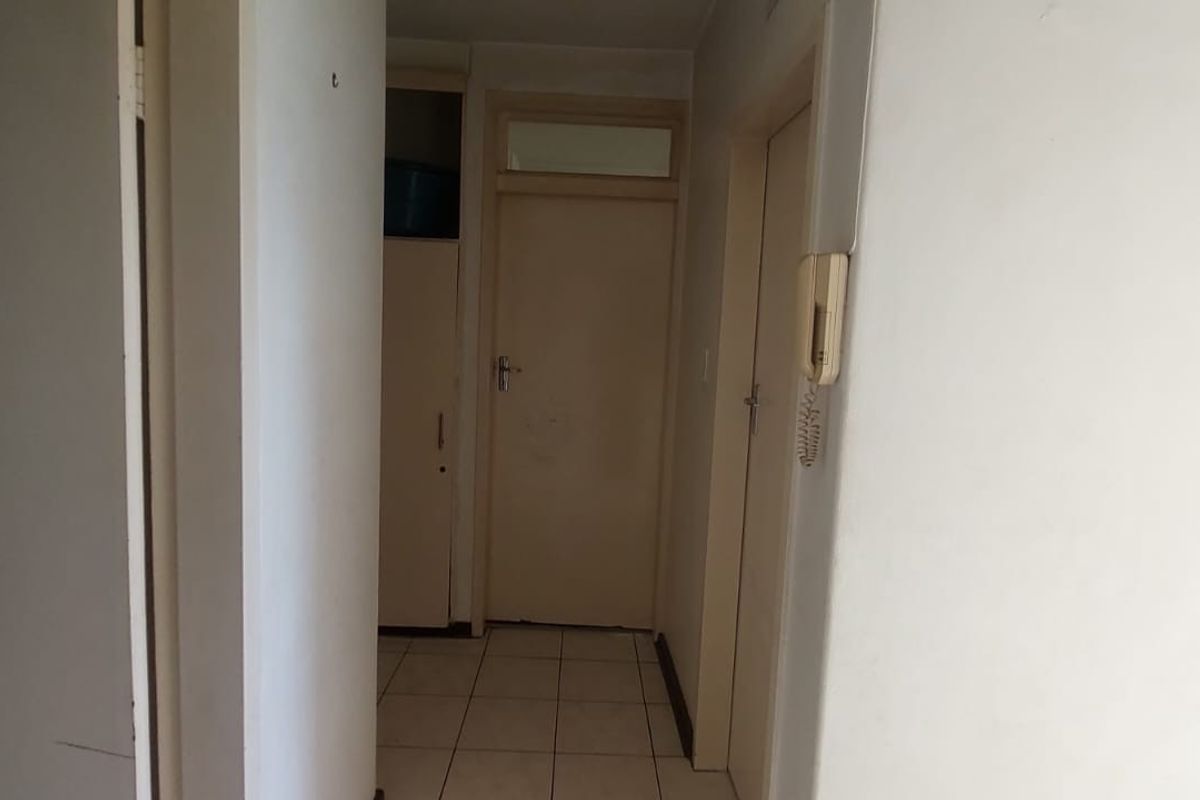 2 Bedroom Apartment for sale in Rosettenville - Photo 4