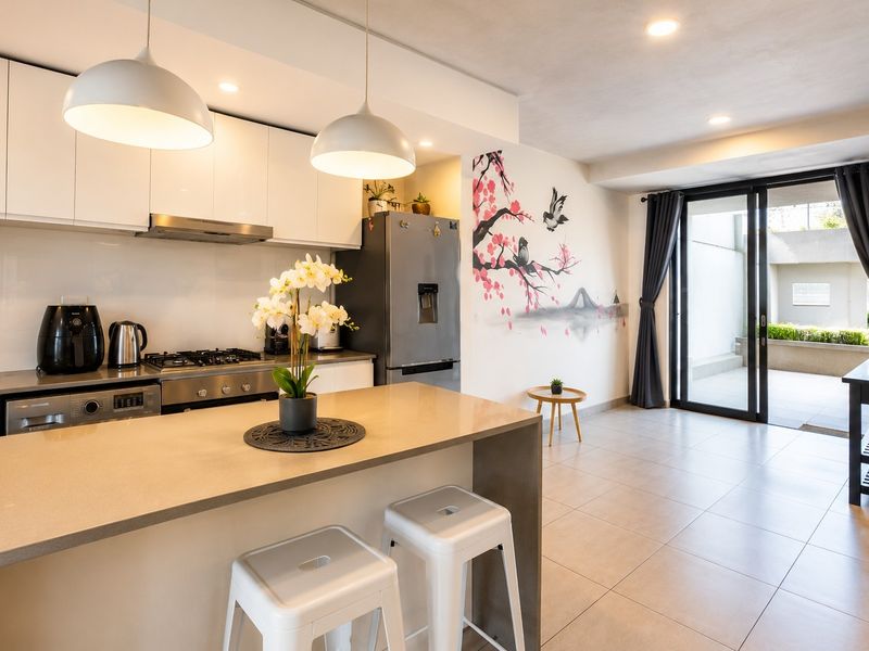 Available Immediately!!! Semi-furnished 2 Beds, 2Baths Ground-Floor Apartment - Photo 5