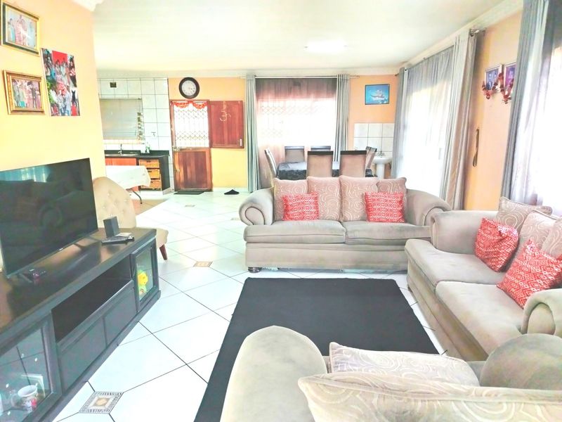4 Bedroom Freestanding Corner Stand with a Granny Flat for Sale in Lenham Phoenix - Photo 8