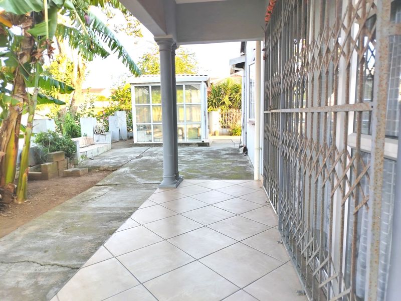 4 Bedroom Freestanding Corner Stand with a Granny Flat for Sale in Lenham Phoenix - Photo 4