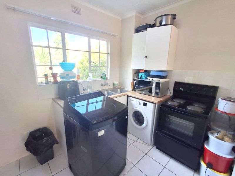 2 Bedroom apartment in Edenglen Complex - Photo 10