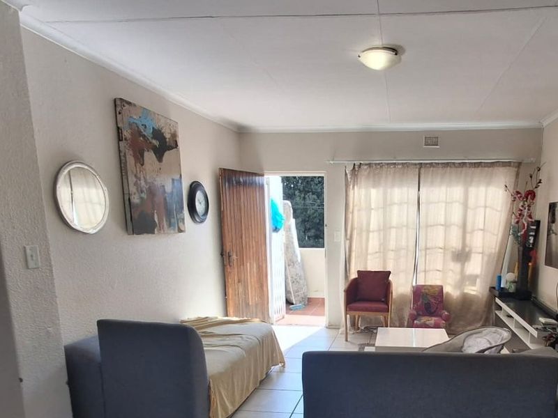 2 Bedroom apartment in Edenglen Complex - Photo 4