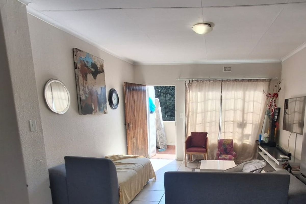 2 Bedroom apartment in Edenglen Complex - Photo 4