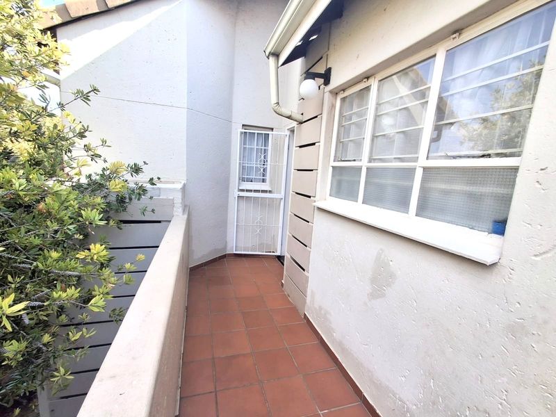 2 Bedroom apartment in Edenglen Complex - Photo 7