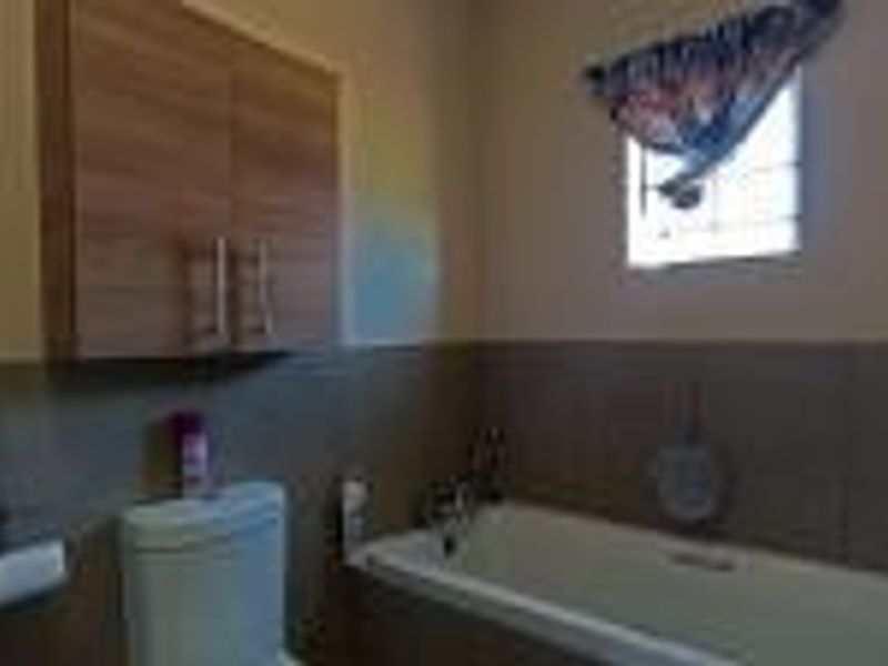 2 Bed 1 Bath Apartment For Sale in Sagewood, Midrand - Photo 7