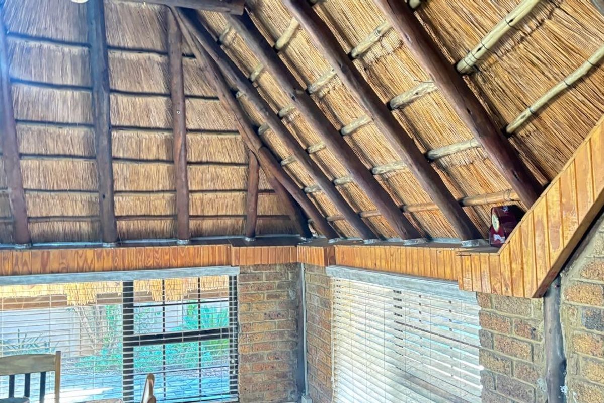 6 Bedroom House for Sale, Vaalpark - Photo 4