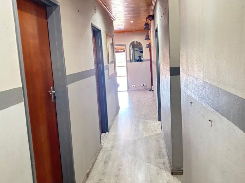 6 Bedroom House for Sale, Vaalpark - Photo 7