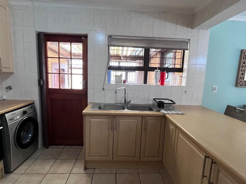 House For Sale in Sonstraal Heights, Durbanville - Photo 9