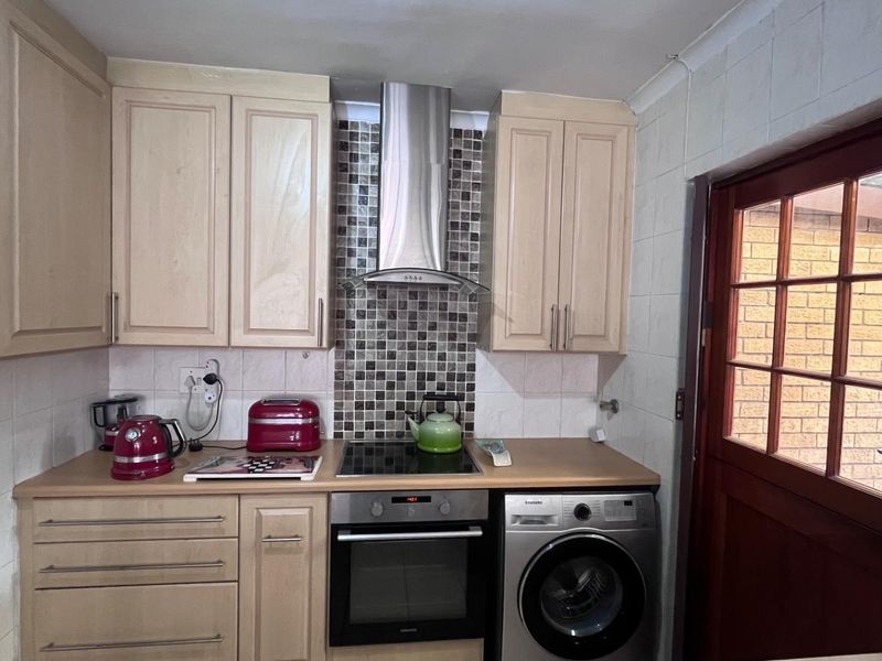 House For Sale in Sonstraal Heights, Durbanville - Photo 8