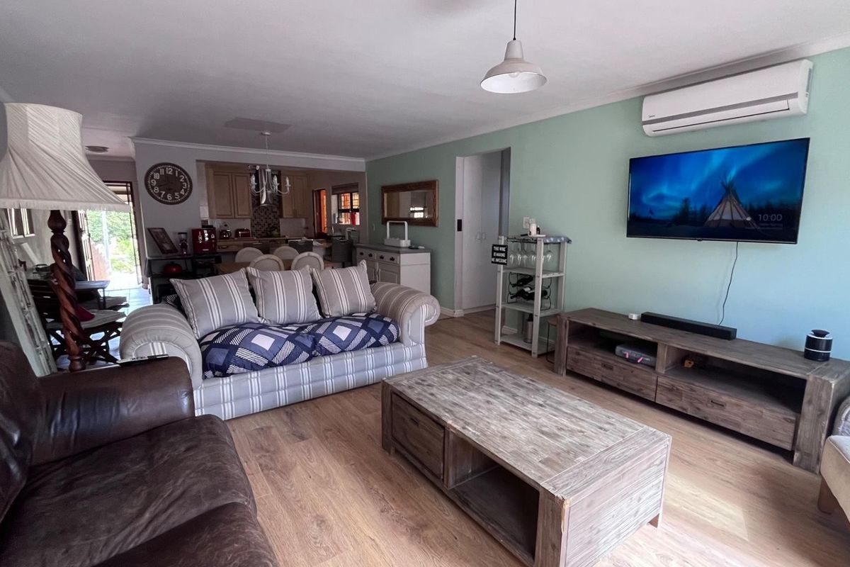 House For Sale in Sonstraal Heights, Durbanville - Photo 2