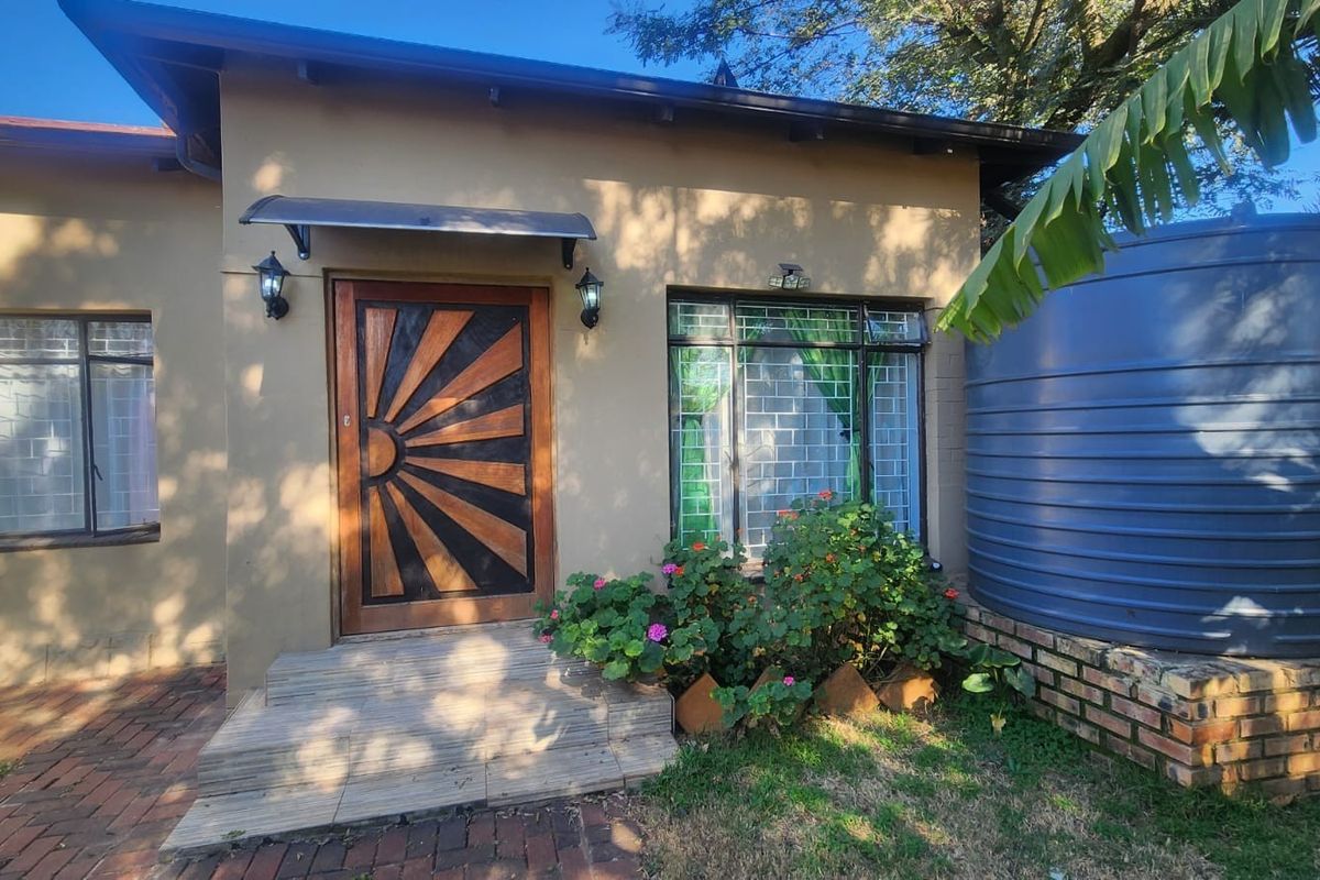 Spacious Family Home with Exceptional Entertainment and Outdoor Living in Brenthurst - Photo 4