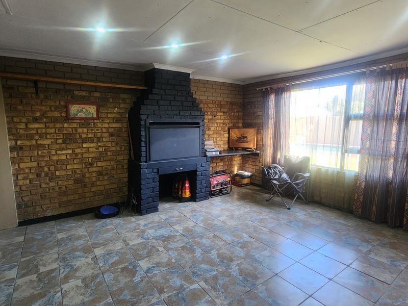 Spacious Family Home with Exceptional Entertainment and Outdoor Living in Brenthurst - Photo 6