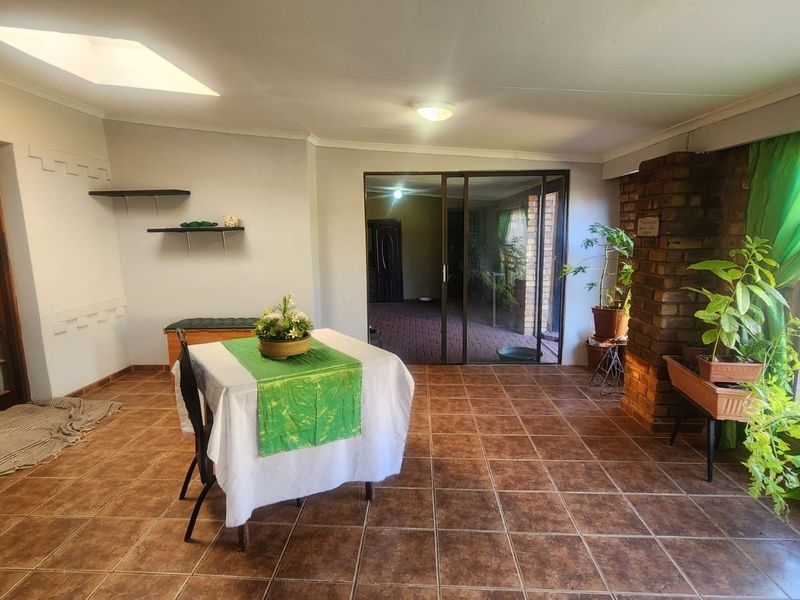 Spacious Family Home with Exceptional Entertainment and Outdoor Living in Brenthurst - Photo 10