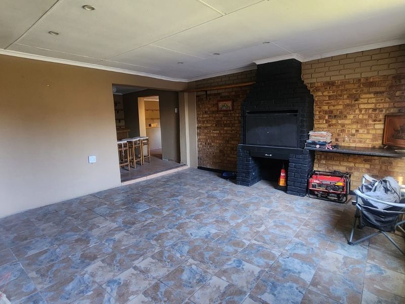 Spacious Family Home with Exceptional Entertainment and Outdoor Living in Brenthurst - Photo 9