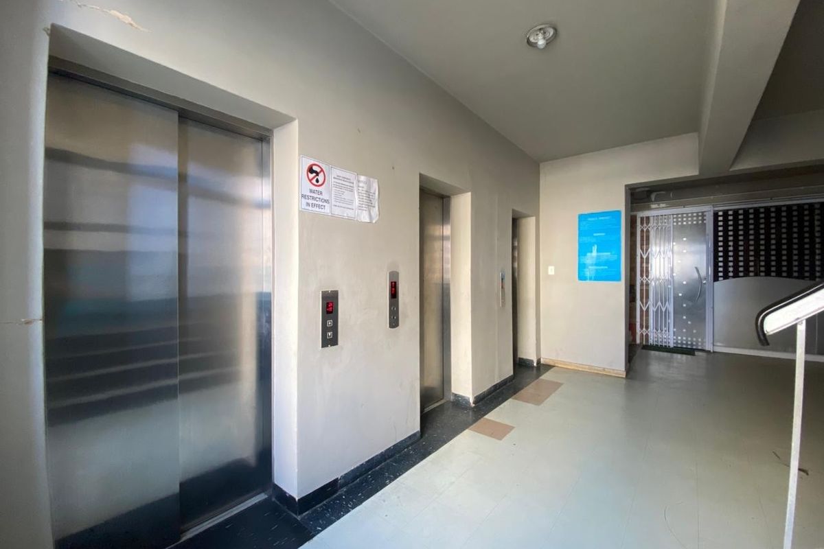 Apartment For Sale in North Beach, Durban, KwaZulu Natal - Photo 2