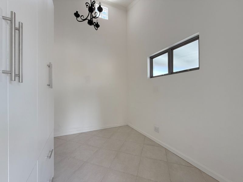 Fully Furnished One Bed Flatlet - Photo 7