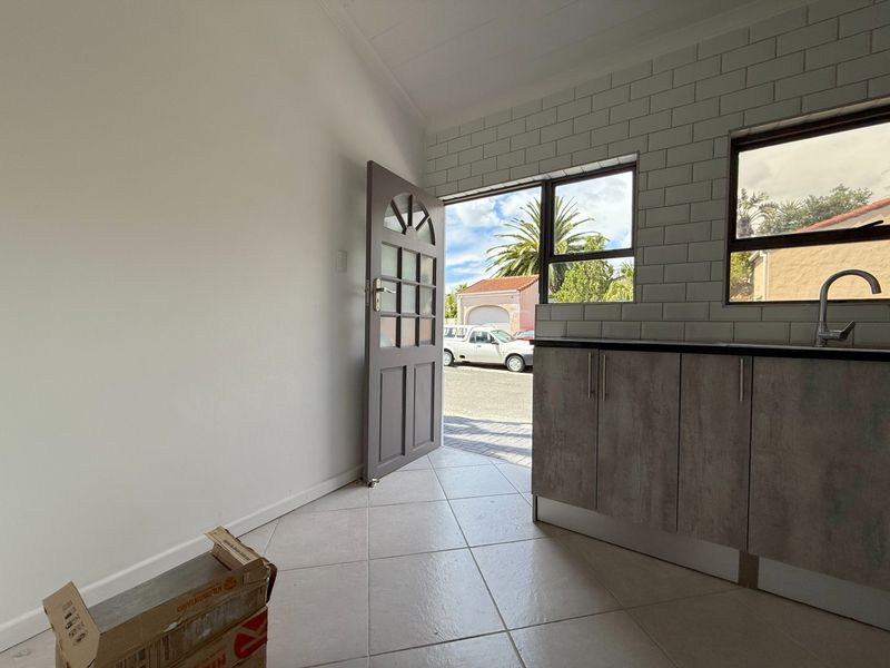 Fully Furnished One Bed Flatlet - Photo 6