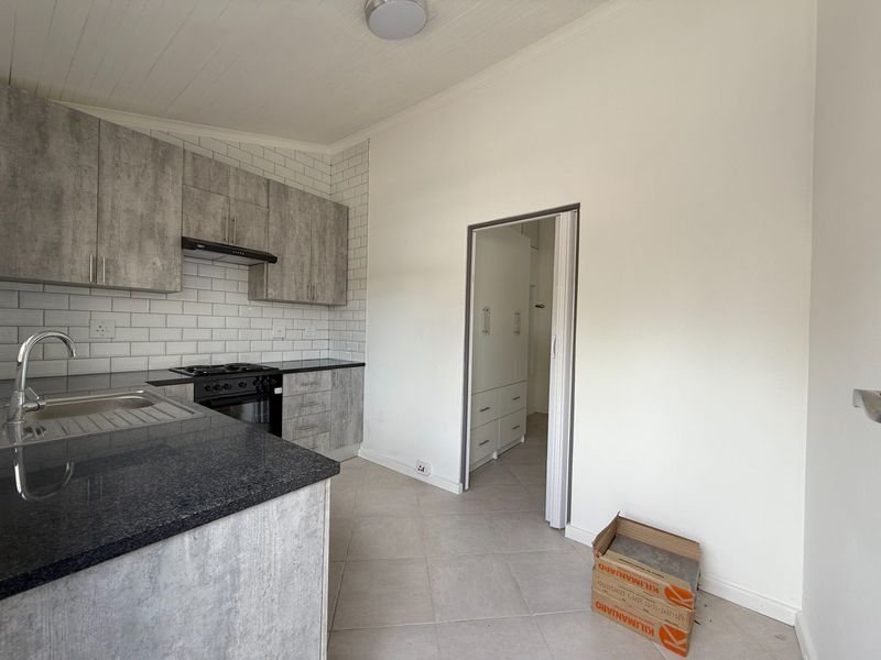 Fully Furnished One Bed Flatlet - Photo 3