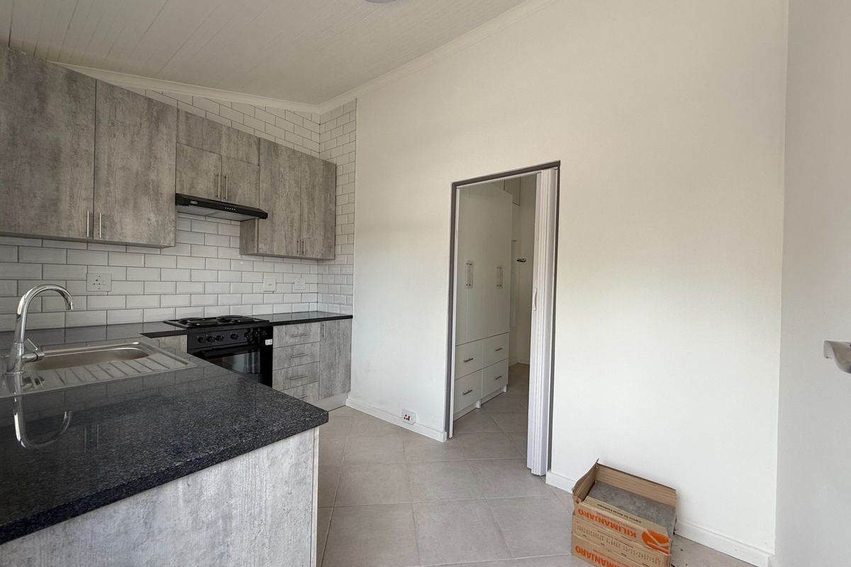 Fully Furnished One Bed Flatlet - Photo 3