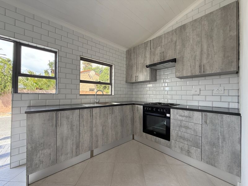 Fully Furnished One Bed Flatlet - Photo 5
