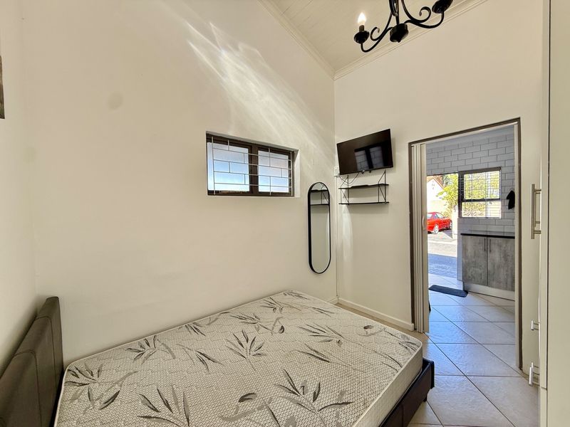 Fully Furnished One Bed Flatlet - Photo 9