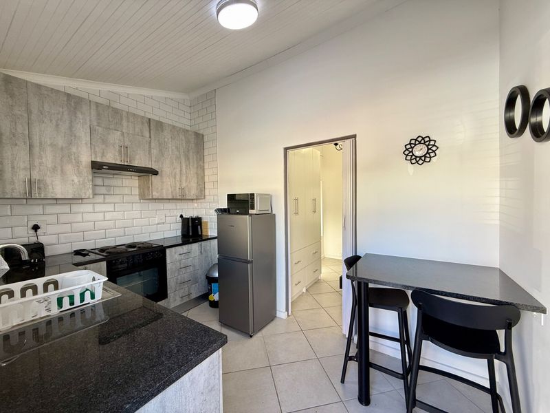 Fully Furnished One Bed Flatlet - Photo 2