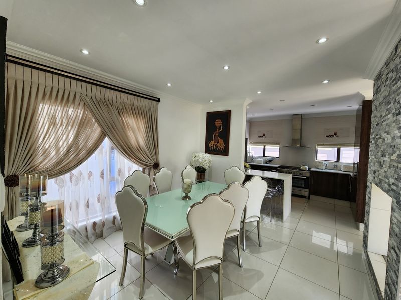 Elegant Family Living in Prestigious Helderwyk Estate - Photo 8