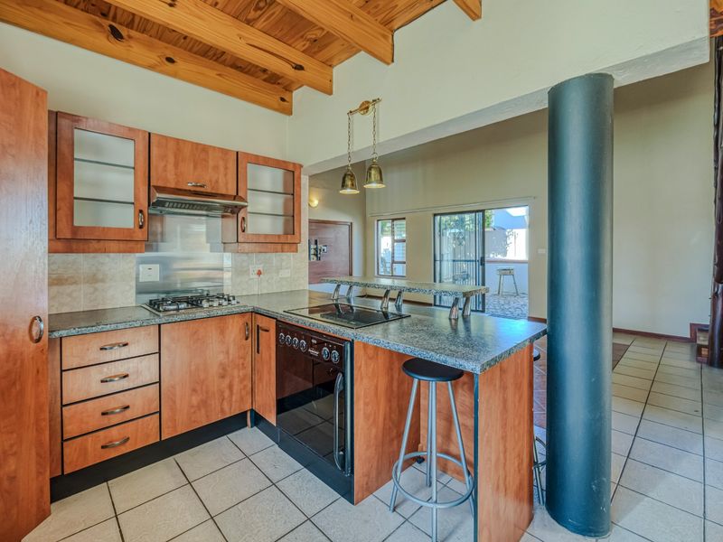 Northcliff Gem I 4 Bedrooms, Flatlet, Jacuzzi I Permanent Nature Views - Photo 8