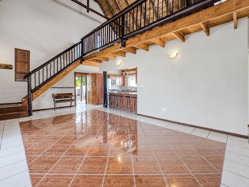 Northcliff Gem I 4 Bedrooms, Flatlet, Jacuzzi I Permanent Nature Views - Photo 5