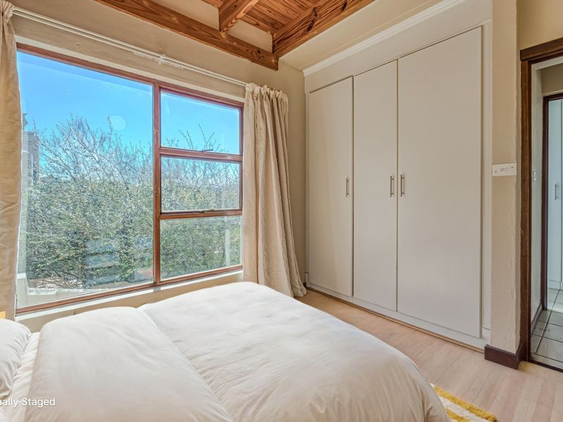 Northcliff Gem I 4 Bedrooms, Flatlet, Jacuzzi I Permanent Nature Views - Photo 9