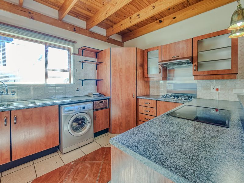 Northcliff Gem I 4 Bedrooms, Flatlet, Jacuzzi I Permanent Nature Views - Photo 7