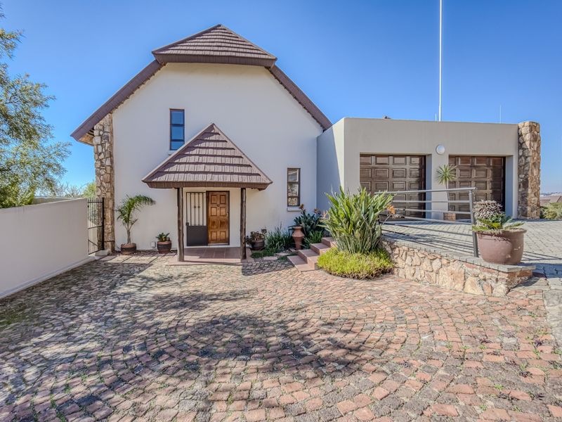 Northcliff Gem I 4 Bedrooms, Flatlet, Jacuzzi I Permanent Nature Views - Photo 2